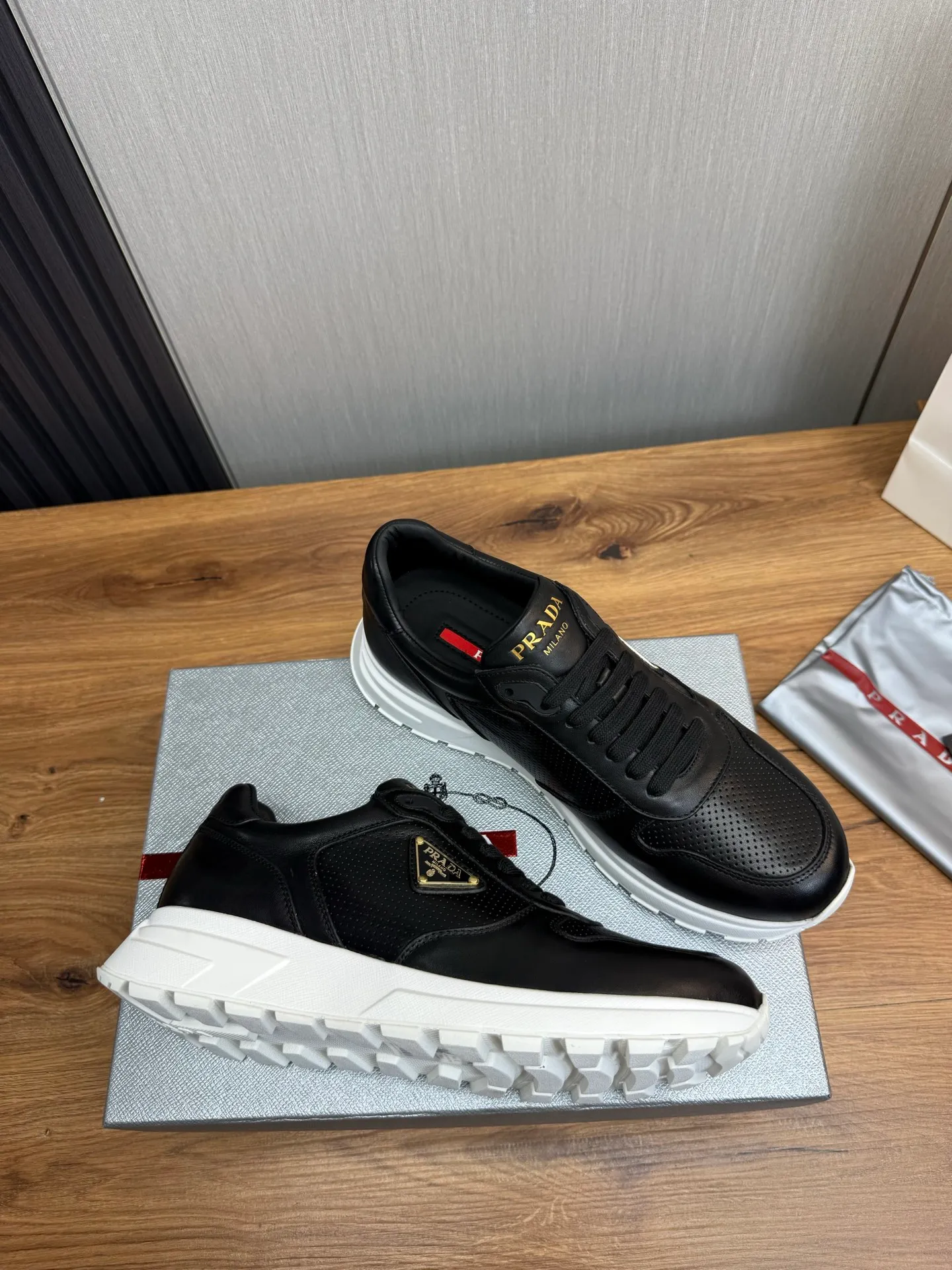 Men's shoes 💰580💰 [PRADA] Men's shoes are popular in the counter, official website is synchronized, 1 high-quality shipment ✔️Original cowhide punching + cowhide lining, 1🆚1 replica, original sole, 38-45 (45 customized, non-refundable)